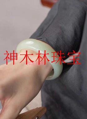 新疆和田玉青白玉手镯冰晴水冰种