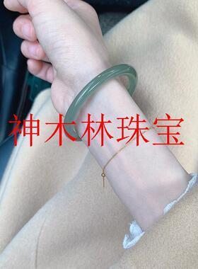 和田玉冰底晴水湖水绿细圆条手镯女款青海料且末蓝青白玉圆条镯子