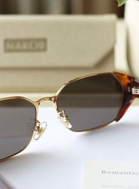 2025新品时髦方框板材配尼龙镜片未来感男女太阳镜带鼻托
