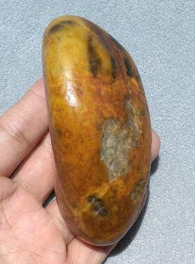 和田玉黄沁秋梨皮籽料原石手把件