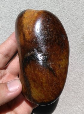 新疆和田玉红油皮籽料原石手把件