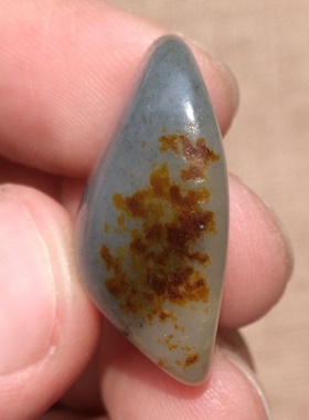 和田玉枣红皮青花籽料原石手链