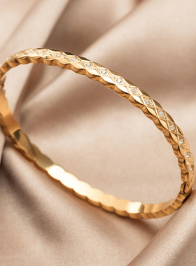 轻奢贵气细版菱格纹镶钻手镯