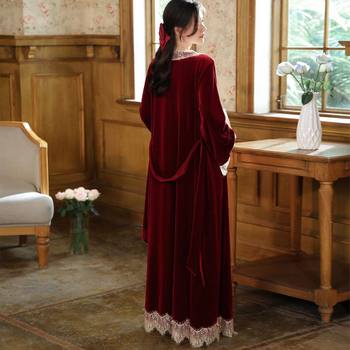 ຊຸດນອນສີແດງສໍາລັບແມ່ຍິງດູໃບໄມ້ລົ່ນແລະລະດູຫນາວ velvet ໃຫມ່ຈີນ dressing gown knot wedding pajamas ຝຣັ່ງ lace ຍາວ nightgown trendy