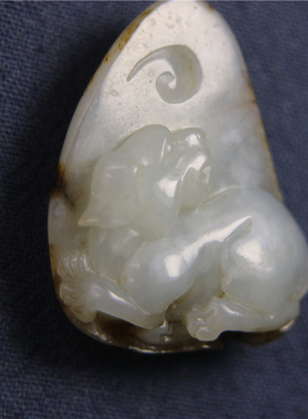 生肖狗玉坠挂件翡翠和田玉手工雕