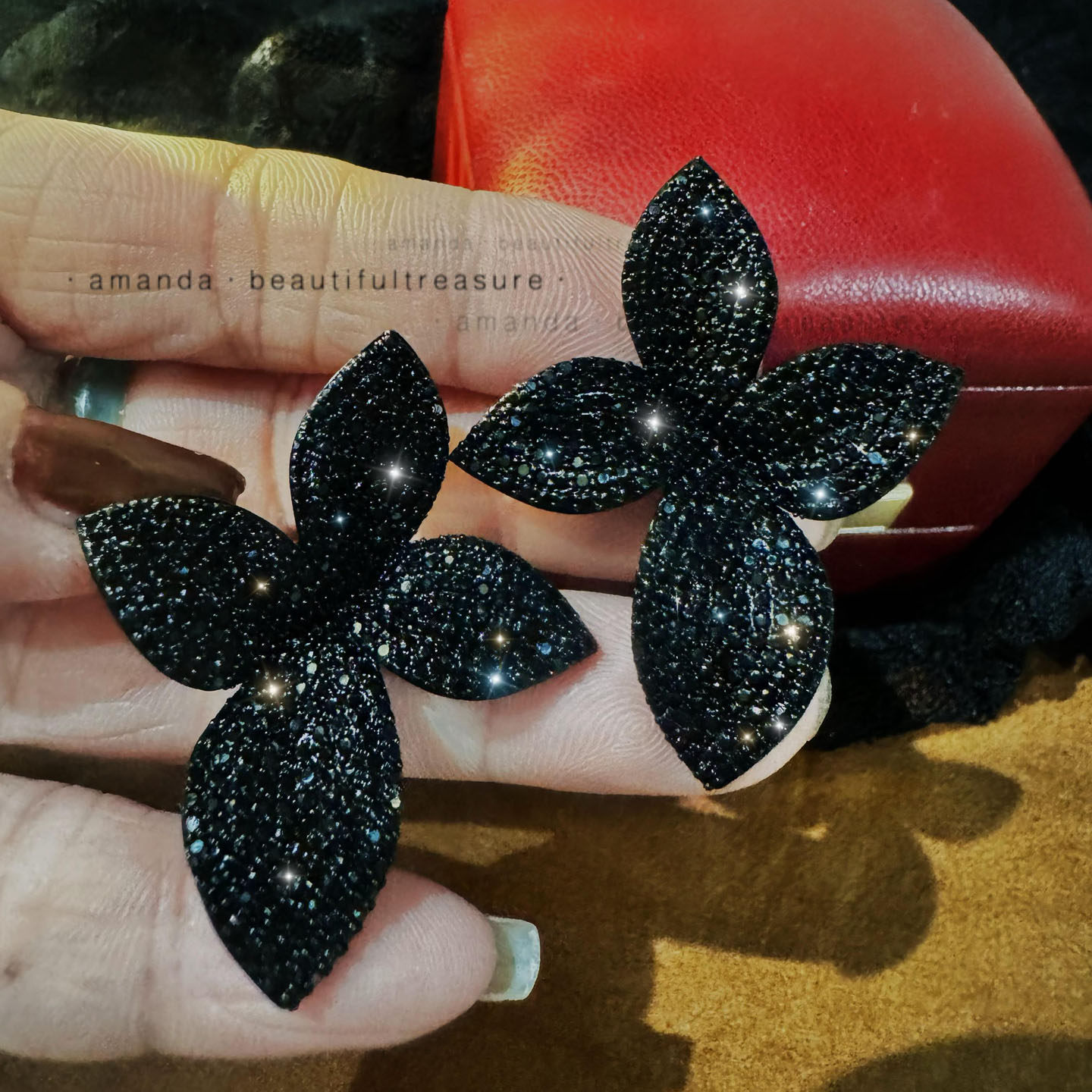 小众轻奢黑色水晶花朵夸张个性法式时髦耳钉女高级感气质满钻耳饰,淘宝优惠券,粉丝福利购,淘宝优惠卷