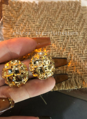 金色质感简约高级感女耳钉