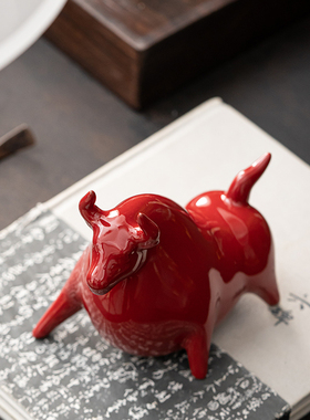 牛气冲天陶瓷招财摆件红色
