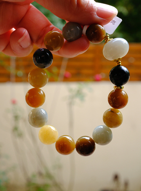 【一物一图】11.8mm新疆和田玉楼兰配色多宝串～15手围