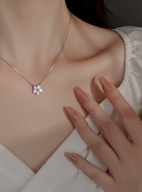 银奥十字链女花朵项链