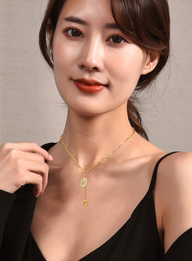 字母配饰贝壳轻奢项链