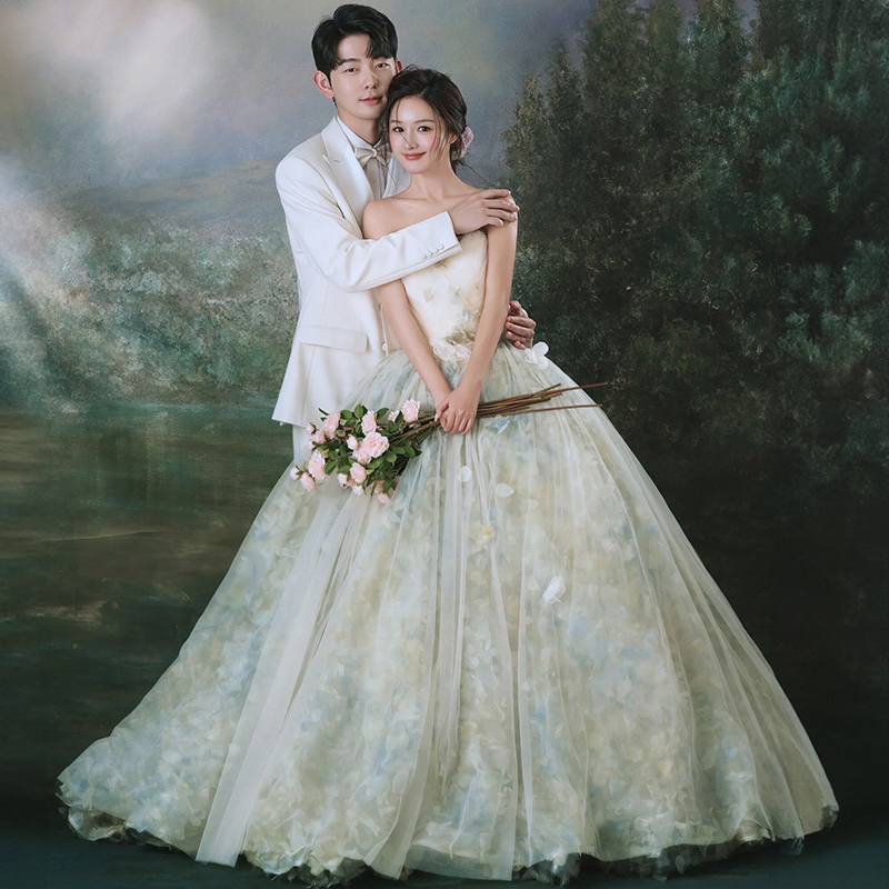 影楼主题服装新款简约情侣写真拍照摄影礼服室内韩版花朵拖尾婚纱