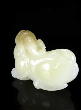精雕招财貔貅把件新疆和田玉