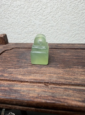 天然岫玉立体秤砣印章锁微型摆件