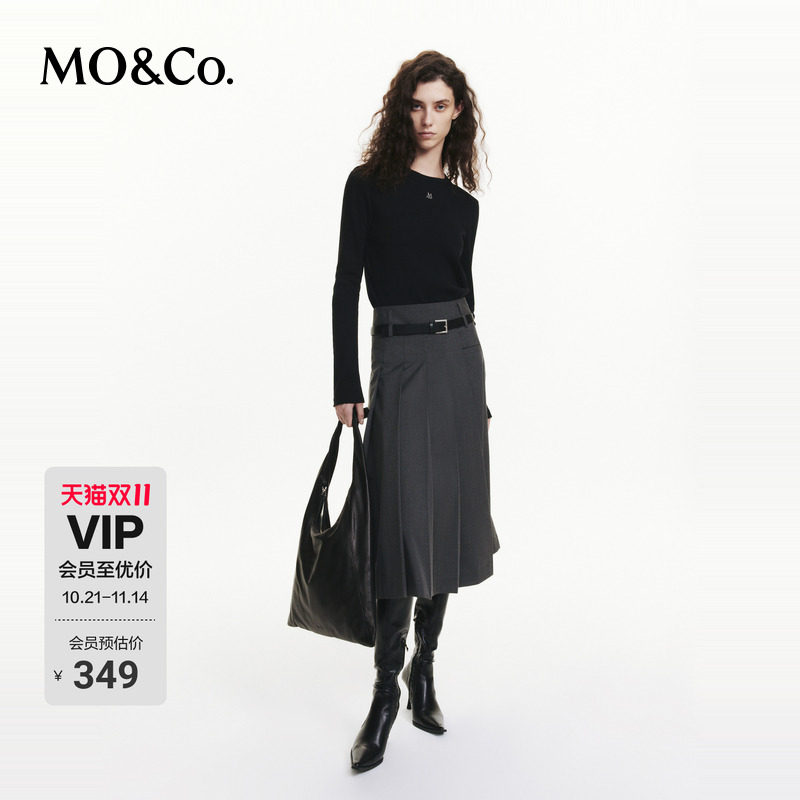 MOCO长袖T恤金属LOGO长绒棉精纺舒适圆领正肩基础款摩安珂