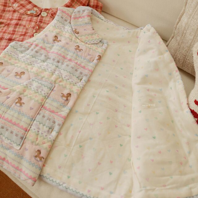 ສີແດງ pony ຝ້າຍ quilted vest ບາດເຈັບແລະໃນປີສັດ