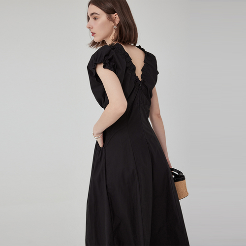 范洛法式V领连衣裙女设计感2024夏季新款褶皱插袋收腰泡泡袖裙子
