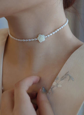 温柔蝴蝶珍珠项链配裙子女轻奢小众高级感锁骨链2025新款颈链配饰