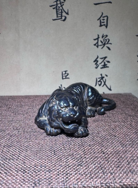 复古天铁老虎铜茶宠卧虎压纸笔搁家居装饰品十二生肖虎摆件