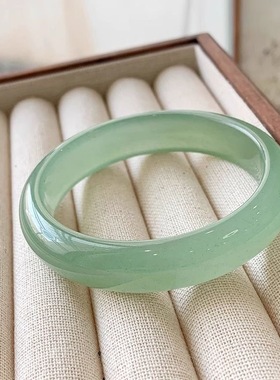 天然东陵玉晴水手镯女浅绿玉手镯