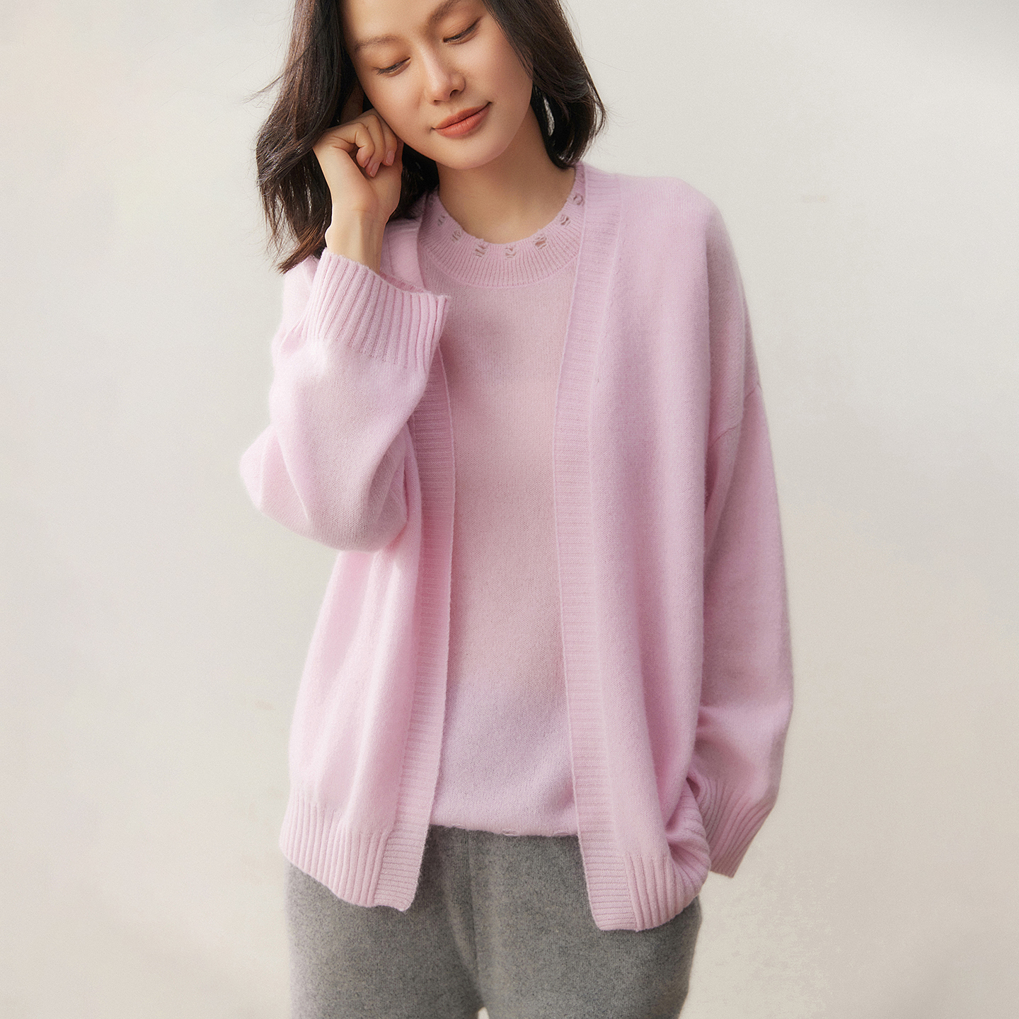 V领纯色高端山羊绒开衫女25秋冬新款长袖针织毛衣宽松外套羊毛衫 - 图3