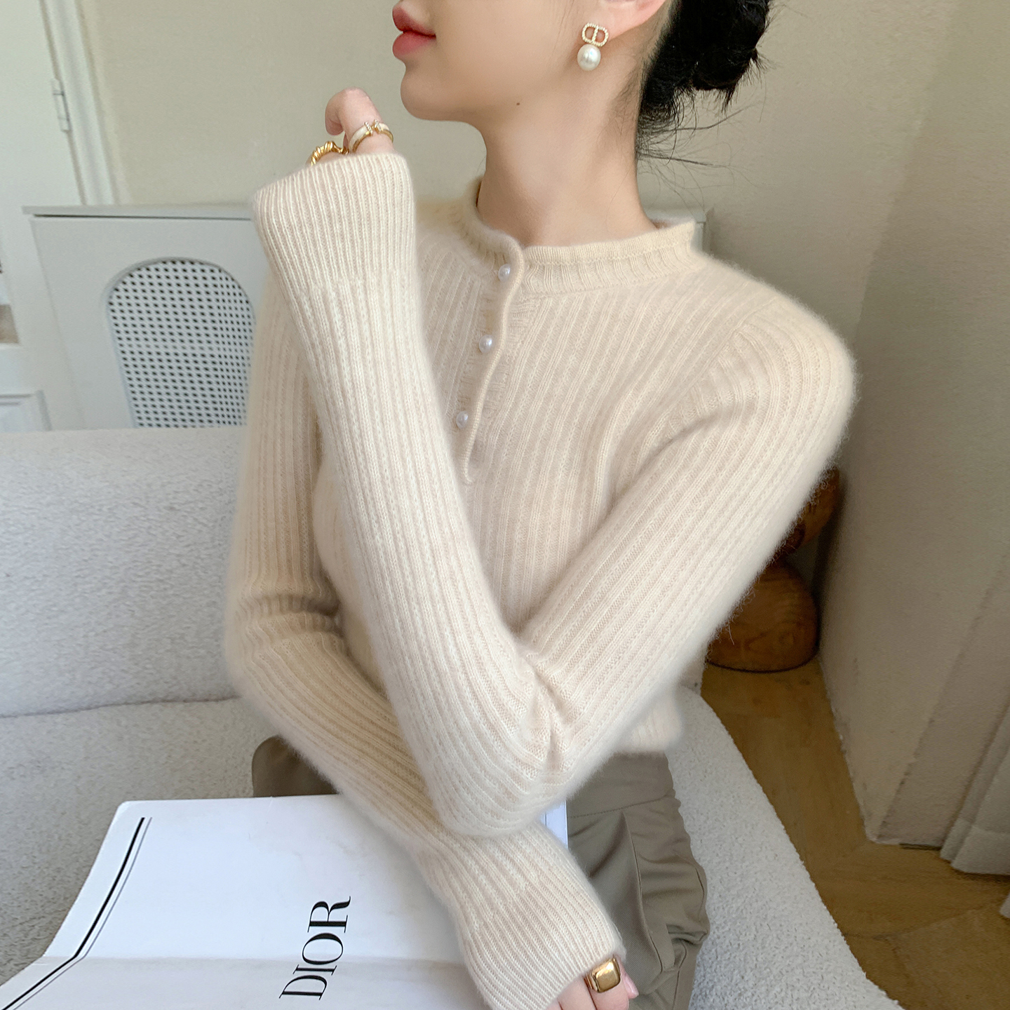 软糯！baby小山羊绒衫女半高领珍珠扣坑条针织毛衣宽松打底羊毛衫 - 图1