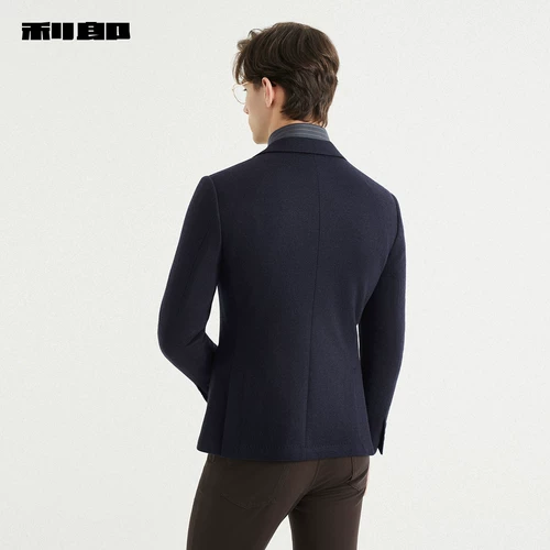 Шерстяная осенняя приталенная куртка для отдыха