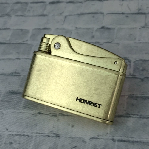 TikTok, старомодная ретро зажигалка на керосине, ностальгия, популярно в интернете