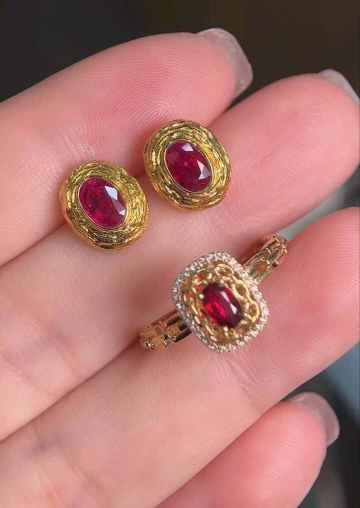 Natural ruby set at a loss, earrings 1.36ct, ring 0.46ct 18k with natural diamonds