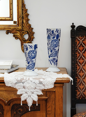 缠枝莲纹锥形青花瓷烛台满绘釉下彩居家装饰摆件客厅玄关花瓶