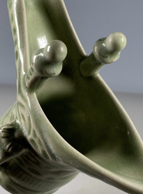 龙泉青瓷帝王杯酒杯三足酒樽浮雕爵杯