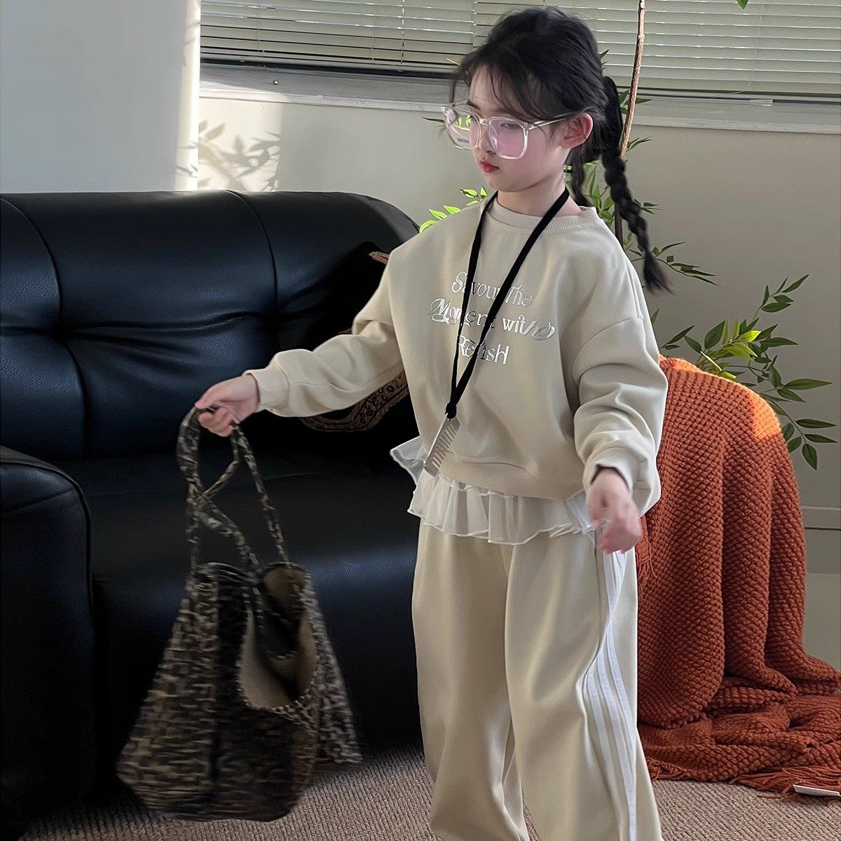 女童套装2025秋季新款儿童休闲卫衣字母上衣长袖裤子运动风两件套,淘宝优惠券,粉丝福利购,淘宝优惠卷