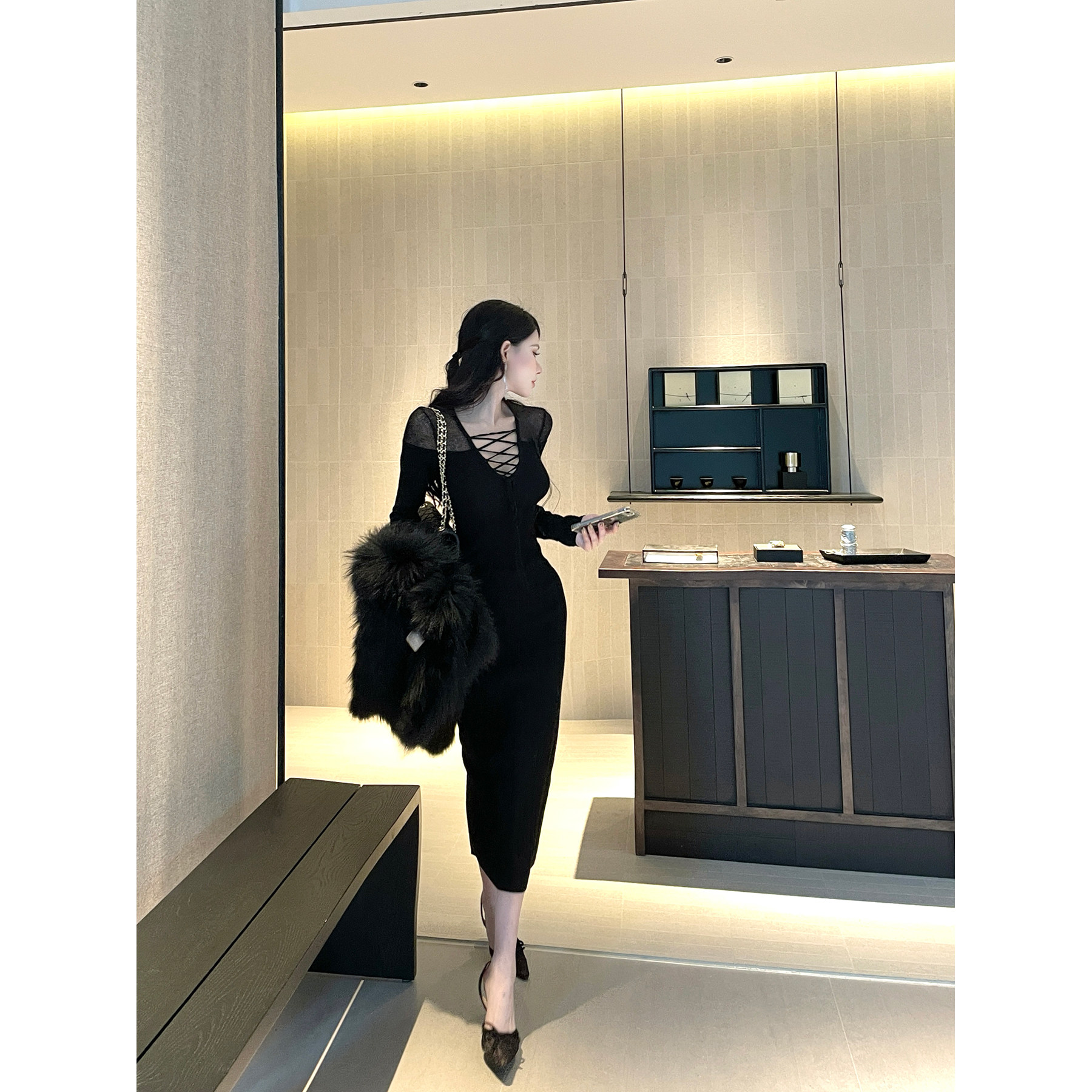 灰尘邓邓 V领针织连衣裙女2025冬季性感包臀裙开叉长裙内搭裙子,淘宝优惠券,粉丝福利购,淘宝优惠卷