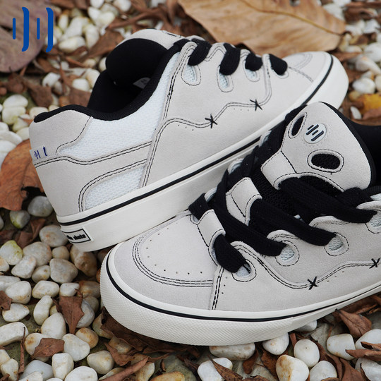 顽刻ollieskate面包鞋白色翻毛皮拼接秋冬BAKE男女国潮滑板鞋