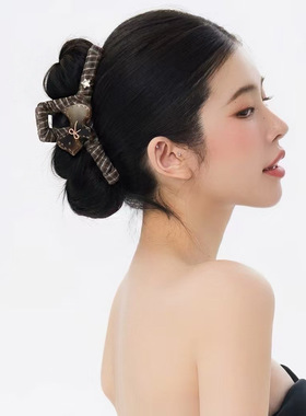 韩系重工黑底星布小狗鲨鱼夹可爱