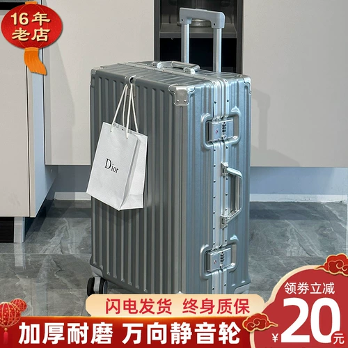 Трендовый прочный универсальный вместительный и большой чемодан на колесиках