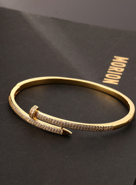 跨境个性微镶锆石钉子手镯女欧美轻奢小众ins风高级设计开口手镯