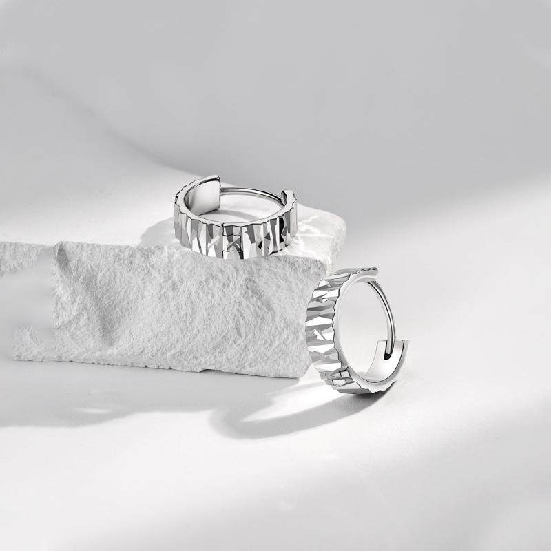 梦金园个性几何纯银耳环闪耀车花耳勾S925简约时尚高级感首饰送礼,淘宝优惠券,粉丝福利购,淘宝优惠卷