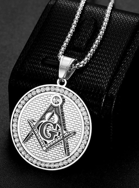 潮男钛钢镶水钻共济会圆牌项链
