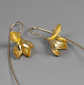 笃挚定制玉兰纯银耳环