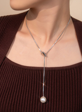 优雅项链仿珍珠高级感轻奢设计感女款2025新款配饰饰品吊坠抽拉