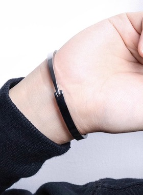 ROADLATIVE半月形钛钢手镯