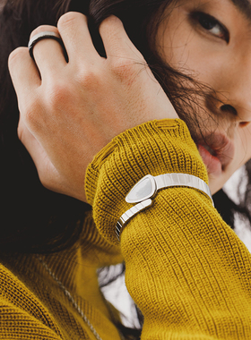 原创设计风饰品蛇形钛钢情侣手镯