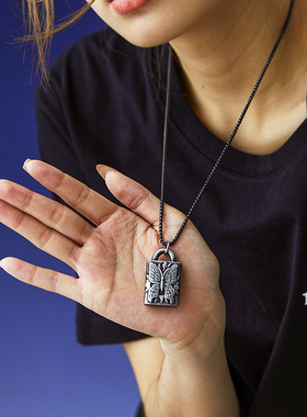 ROADLATIV复古蝴蝶锁项链