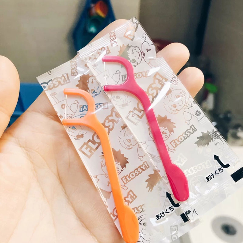 日本Flossy儿童宝宝牙线专用细牙线棒安全洁净剔牙家用水果味60支 - 图0
