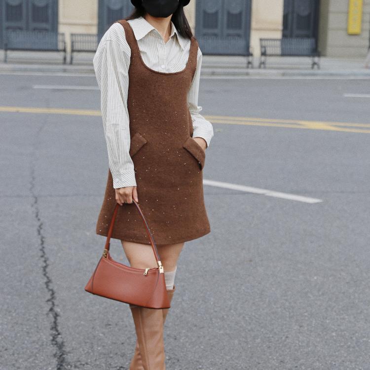 左方露原创设计咖色亮片小个子背心裙秋冬叠穿斜插口袋短款连衣裙 - 图2