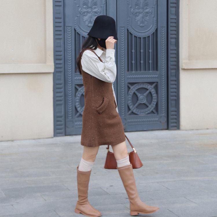 左方露原创设计咖色亮片小个子背心裙秋冬叠穿斜插口袋短款连衣裙 - 图1