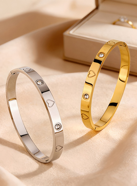 幸运四叶草手镯送女友生日礼物