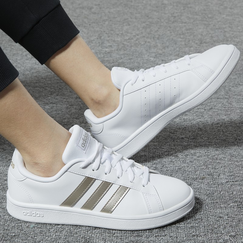 炫动运动户外专营店Adidas阿迪达斯女鞋秋冬小白鞋新款旗舰正品休闲鞋板鞋女0