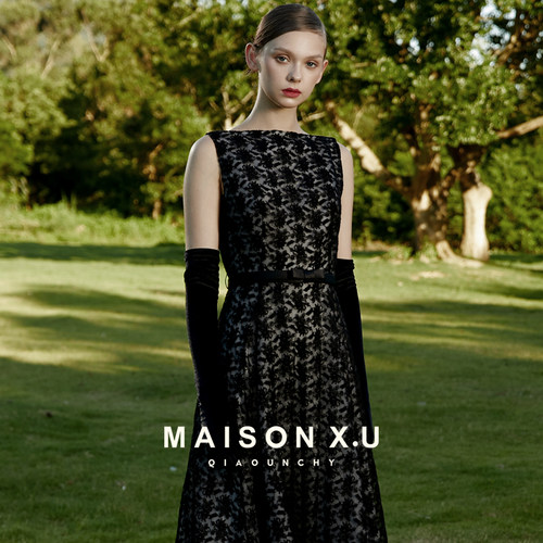优雅姿态 MAISON X.U｜高定设计师品牌黑色精工蕾丝法式连衣裙 - 图0
